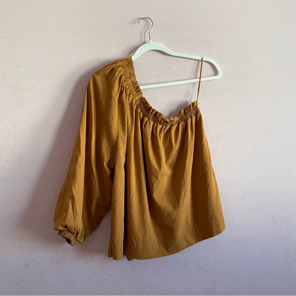EVEREVE Minimal Chic Quiet Luxury Asymmetrical One Shoulder Burnt Gold Blouse